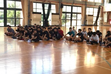 學生專心聽講.jpg