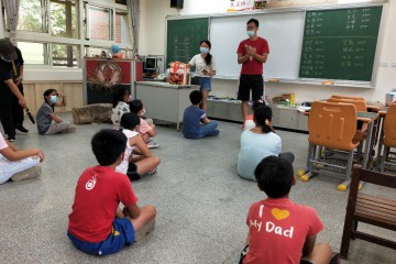 圖2:學程學生偏鄉課輔教學.jpg