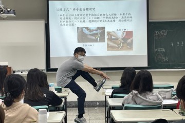 講師示範檢測動作1.jpg