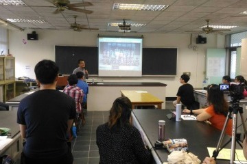 1019-1圖一 講師分享戶外教學經驗.jpg