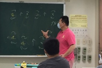 圖1 講師講解機械原理.jpg