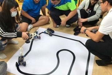 圖四 學生創意製作循跡車.jpg