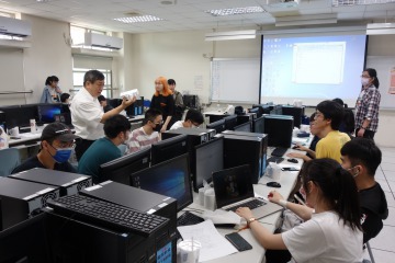 圖2 講師授課實況.JPG