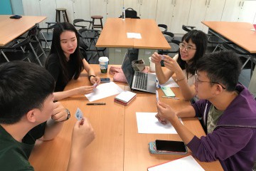 圖2 同學在討論科學說書人的內容.jpg