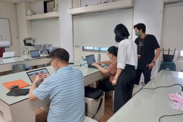 圖5 講師團隊協助教學.jpg