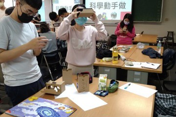 圖5 體驗VR眼鏡.jpg