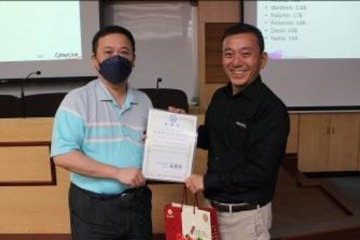 圖四、與曾維新技術長合影.jpg