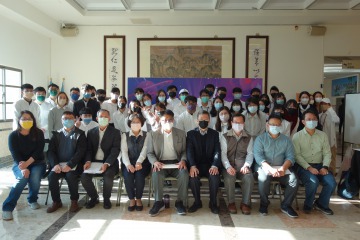 圖8 數位系專題成果展-開幕式合照.jpg