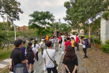 416臺中司法園區歷史導覽參訪於綠空鐵道軸線進行導覽.JPG
