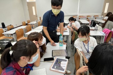 01參賽者與業師討論過程.jpg